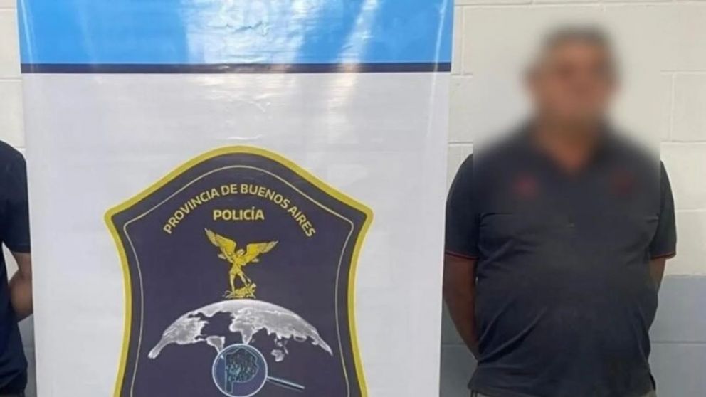 Este es uno de los sospechosos que resultó aprehendido por los investigadores policiales.