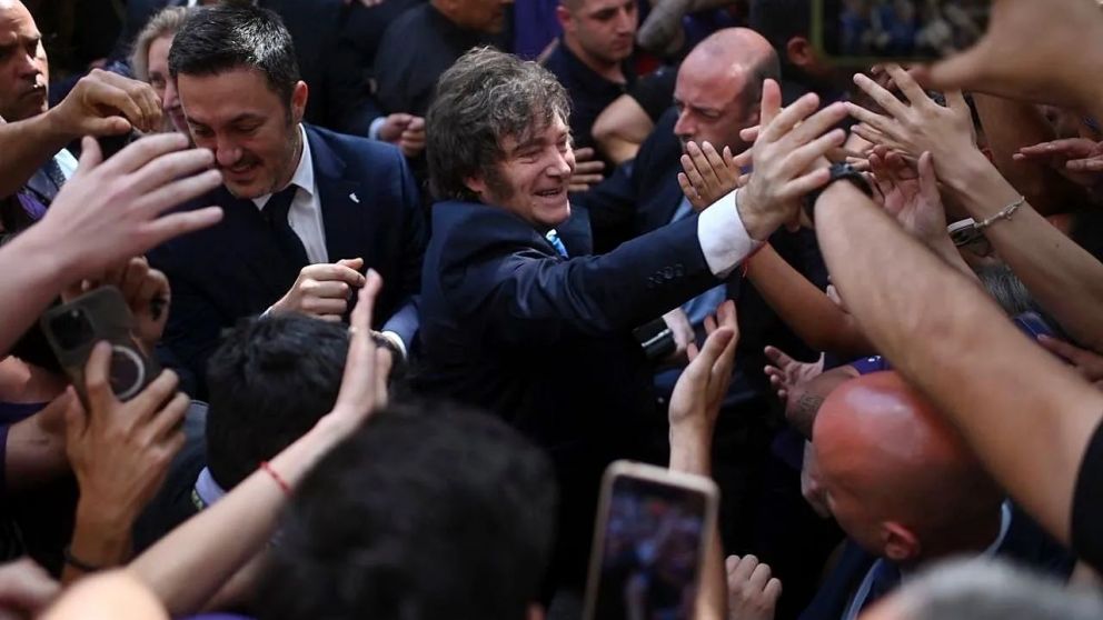 Javier Milei junto a Luis Petri en Mendoza.