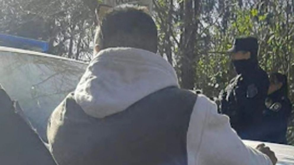 Este es el sujeto que resultó aprehendido en el operativo.