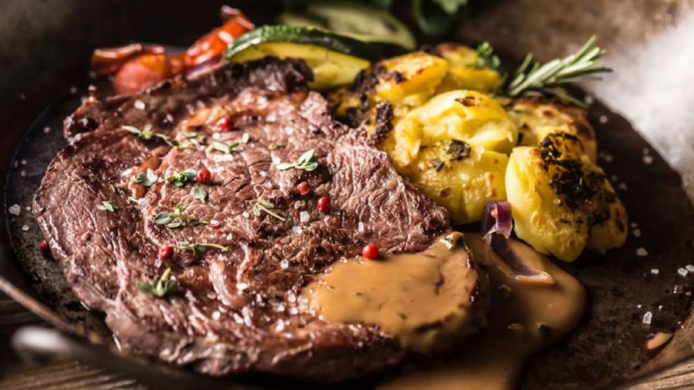 Jugosa, dorada y con el punto justo de cocción, esta pieza se convierte en la protagonista indiscutida de cualquier asado.