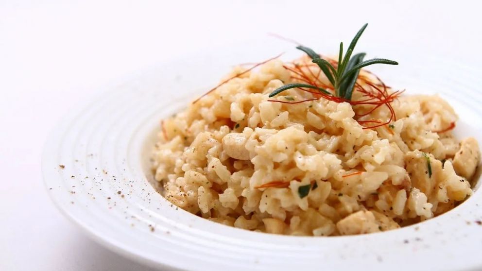 Risotto de pollo y vegetales: la receta nutritiva que te salva cualquier cena
