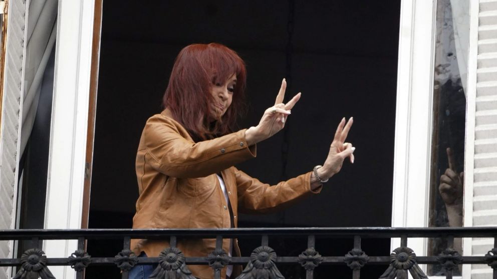 Cristina Kirchner saludó a la militancia.