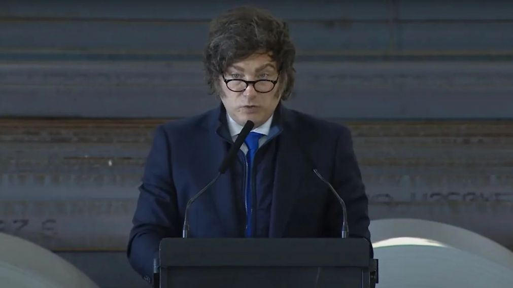 Javier Milei habla desde San Nicolás, en plena campaña electoral.