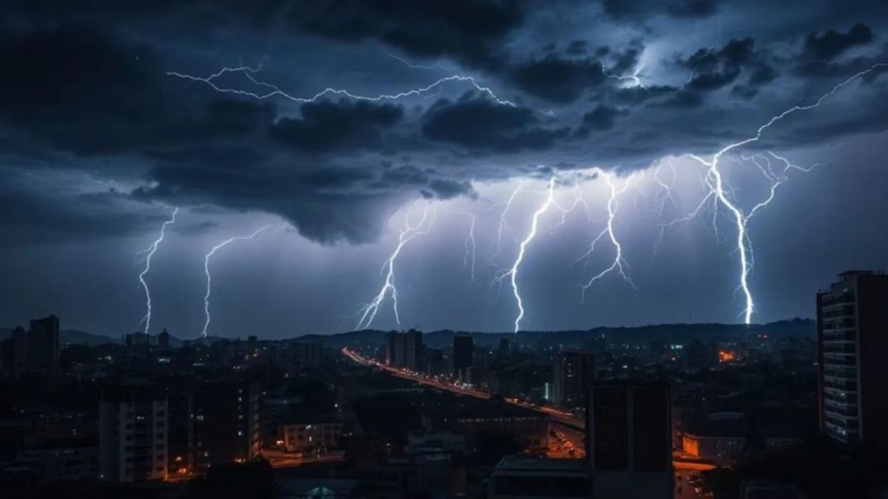 Urgente: fuerte tormenta con actividad eléctrica y granizo avanza hacia Buenos Aires, ¿cuáles son las zonas que estarán afectadas?