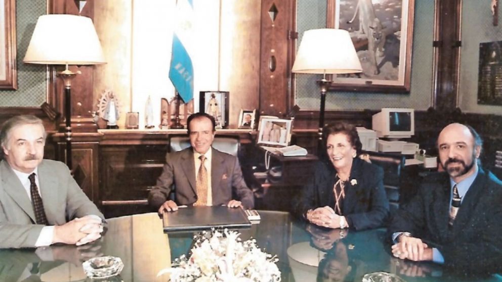 Carlos Menem y el control mental: el inter�s oculto del ex presidente por la parapsicolog�a y sus fen�menos