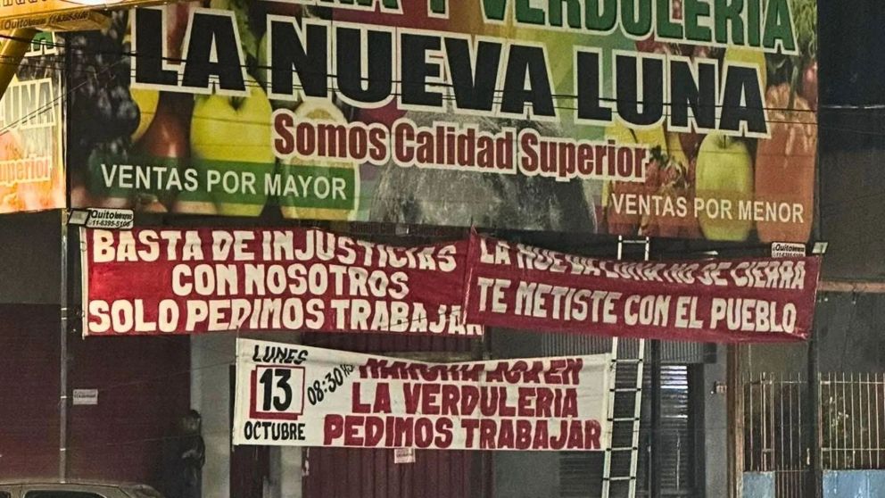 Vecinos y comerciantes de Guernica protestan por el cierre de una verdulería que ofrece productos a precios populares (Imagen Facebook/Lanuevaluna Verdulería).