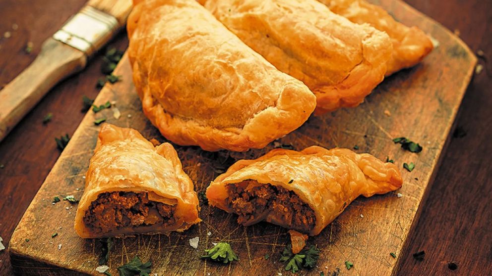 Preparación en la parrilla de una alternativa económica que se convierte en un relleno jugoso y lleno de sabor.