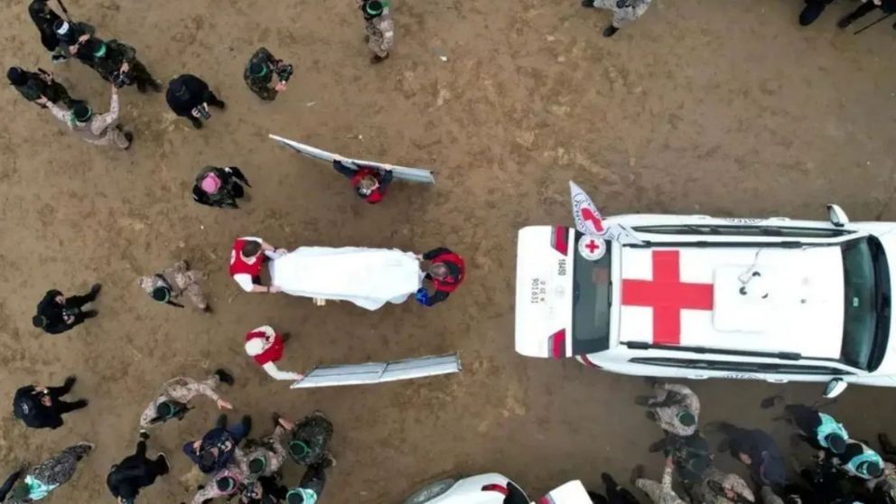 Hamas transfirió cuatro ataúdes a través del Comité Internacional de la Cruz Roja.