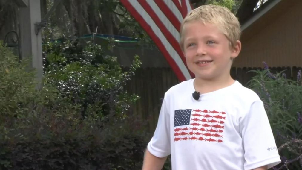 Ni�o de siete a�os salv� a su familia tras un accidente en bote en Florida, Estados Unidos.