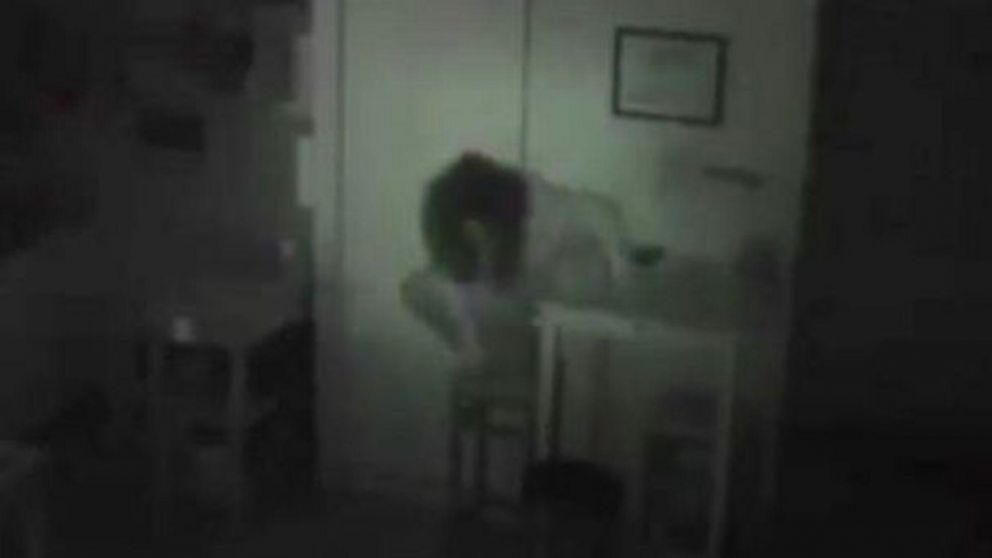 La cámara de seguridad registró lo sucedido.