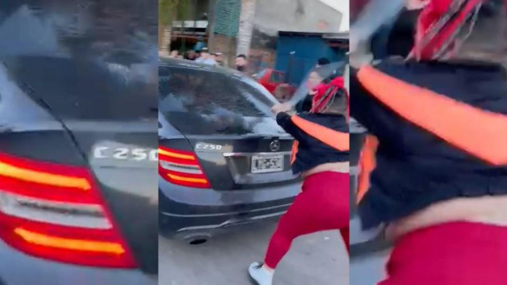 La Chabona le destrozó el auto a Yao Cabrera en una pelea en San Pedro.