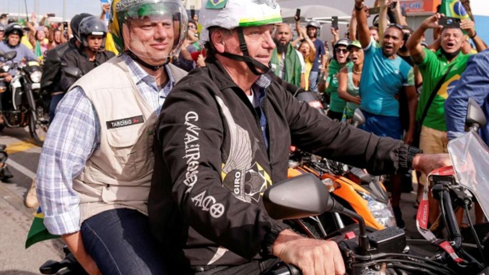 Bolsonaro, en una caravana motociclística en contra de las cuarentenas (Archivo).