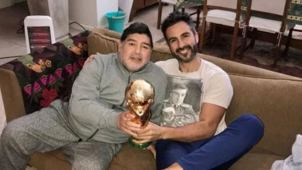 Maradona con Luque, quien ahora no puede salir del país.