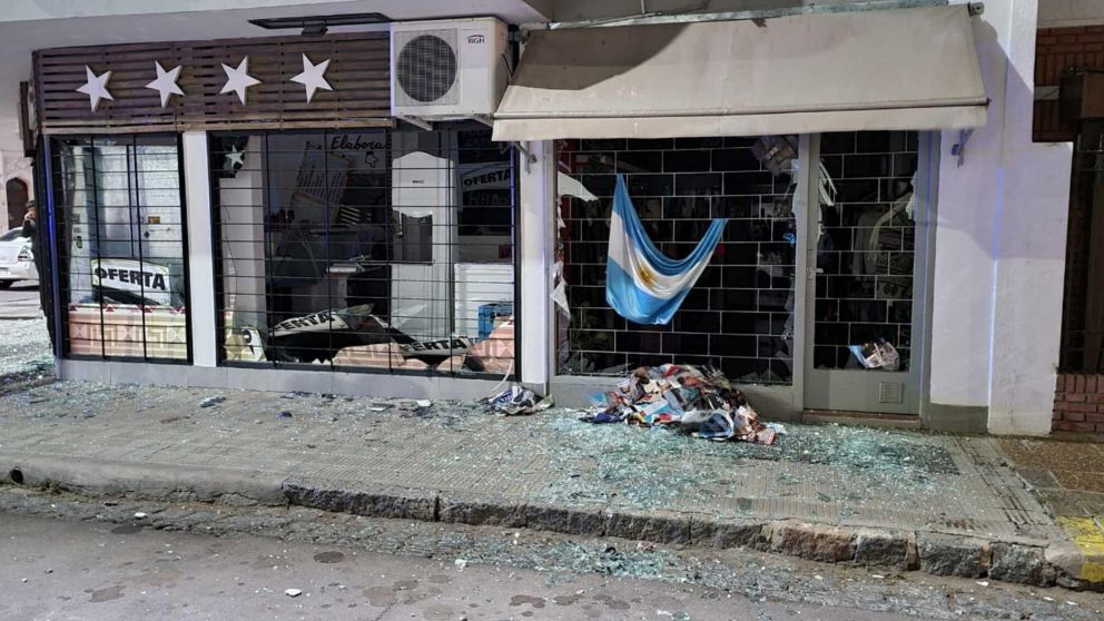 Así quedó la sede del Frente de Todos en Bahía Blanca que fue atacada.