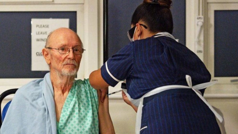 Murió Shakespeare, el primer hombre en vacunarse contra el coronavirus.