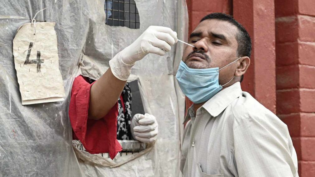 El Ministerio de Salud de la India anunció que en las últimas 24 horas se registraron 196.427 casos y 3.511 muertos
