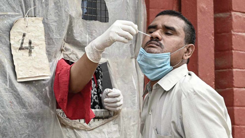 El Ministerio de Salud de la India anunció que en las últimas 24 horas se registraron 196.427 casos y 3.511 muertos