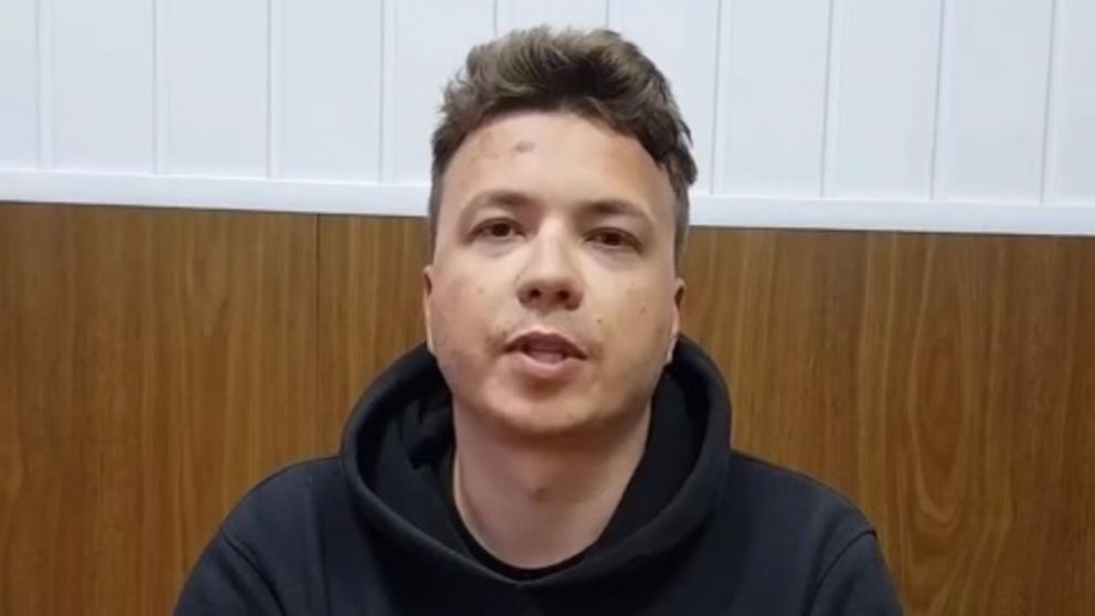 La Unión Europea prohibió los vuelos desde y hacia Bielorrusia y exigieron la liberación de Roman Protasevich.