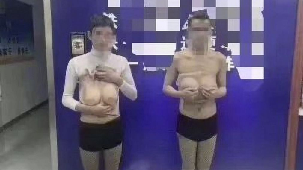 La policía local advirtió sobre los estafadores que chantajean a sus víctimas vestidos de mujeres.