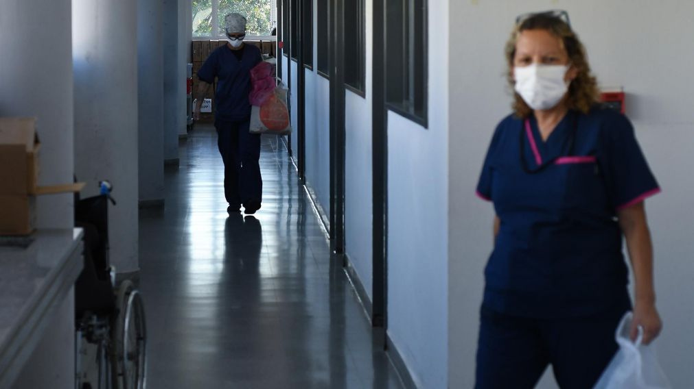 Récord de Covid en Argentina: 695 muertes y 35.468 casos positivos.