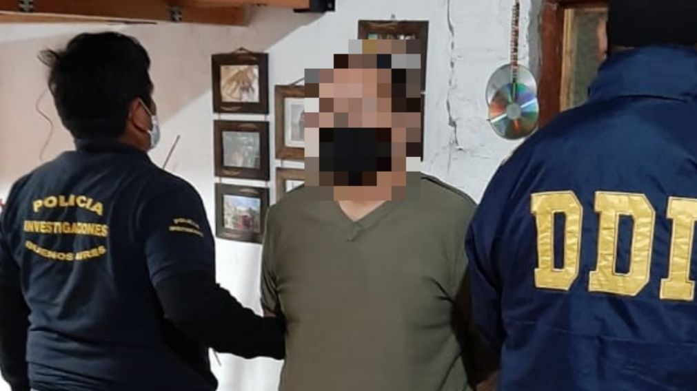 Este es el individuo que fue detenido por violar y corromper a sus dos hijitas.