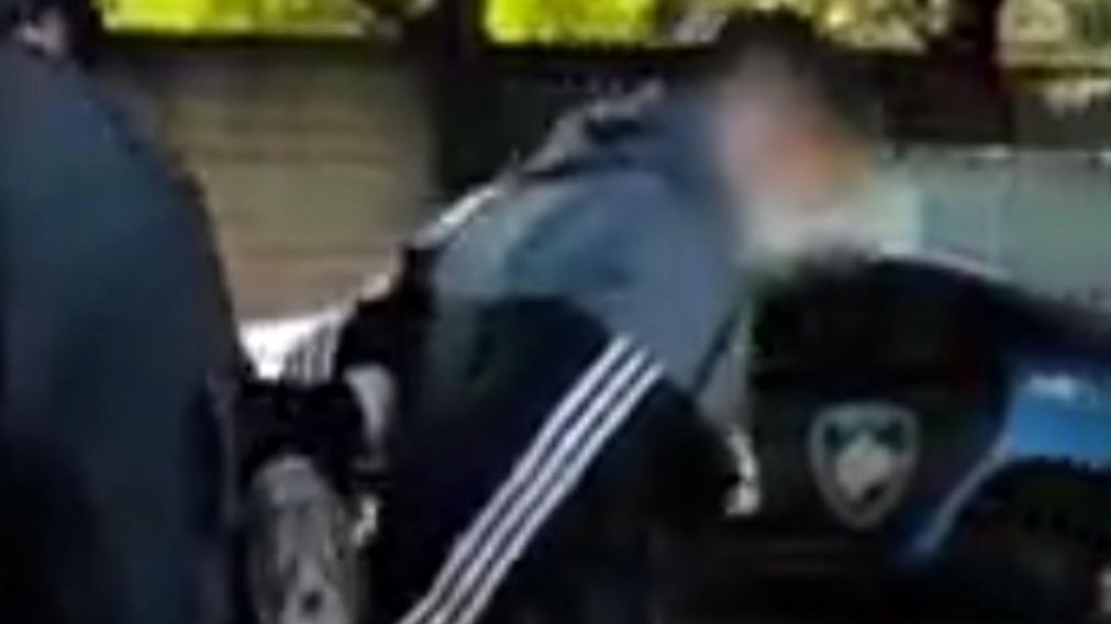El dealer fue detenido en la Villa Zavaleta (Captura de video).