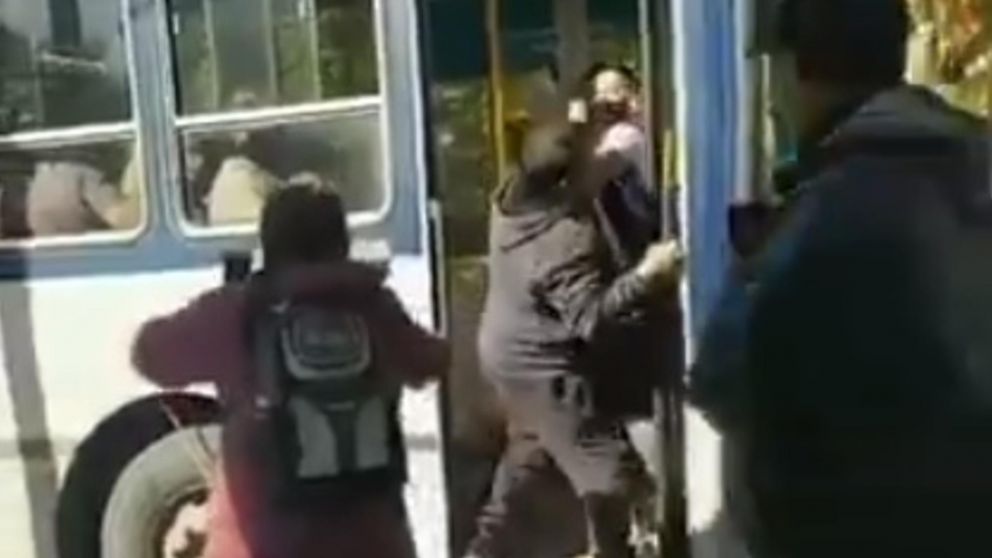 Otro hecho de violencia entre un colectivero y un conductor, esta vez en Monte Grande (Captura de video).