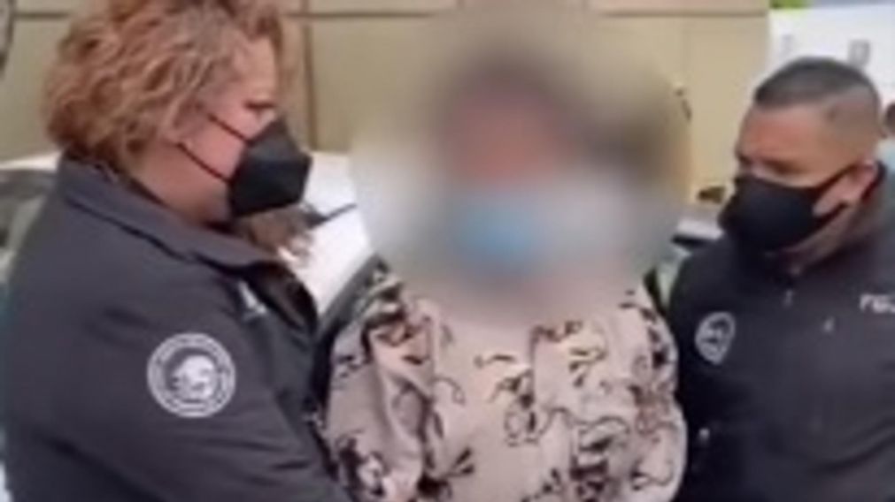 Andrés Mendoza, de 72 años, fue detenido en el marco de la desaparición de al menos 15 mujeres (Captura del video de detención).