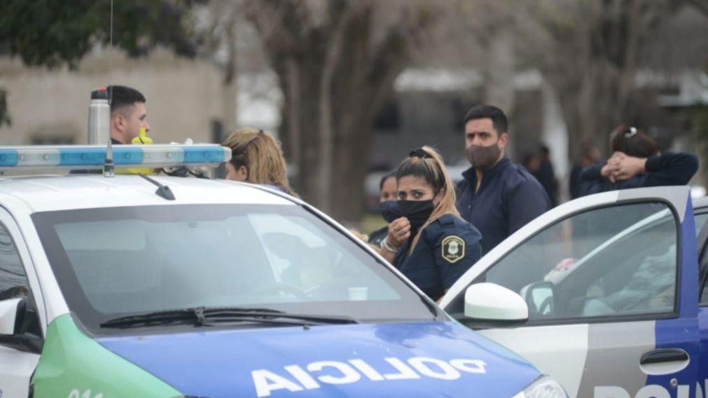 La policía busca a los delincuentes que robaron en la inmobiliaria