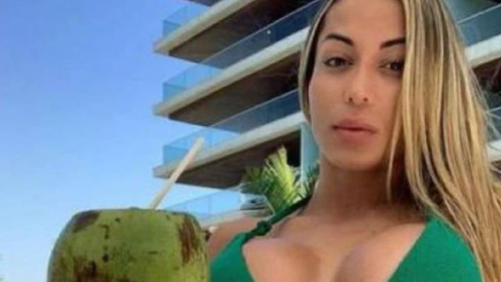 La modelo brasileña Bianca Domingues habría estado con MC Kevin cuando el músico se cayó por el balcón.