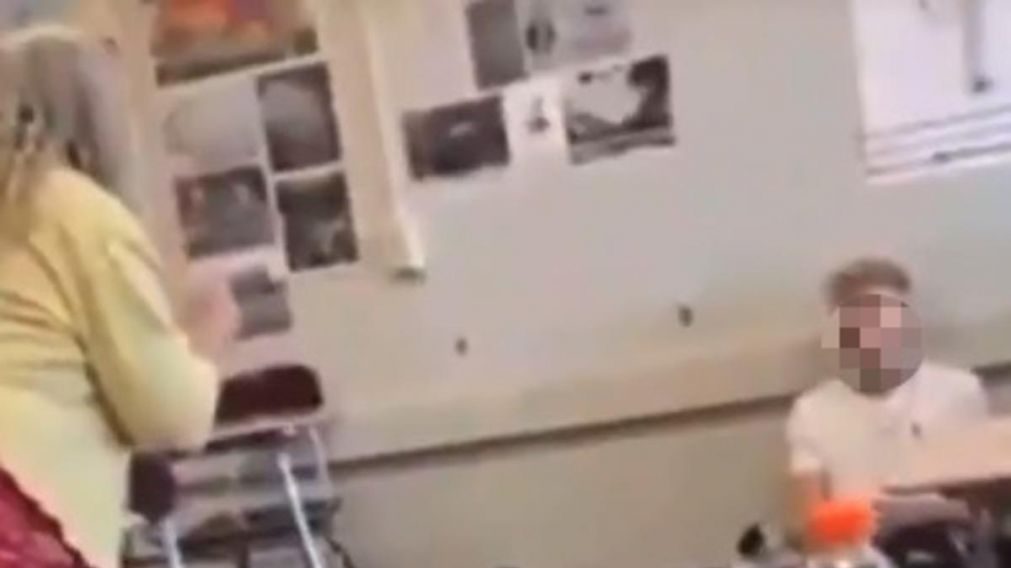 Maestra agredi� verbalmente a un alumno por no usar la mascarilla (captura de pantalla del video).