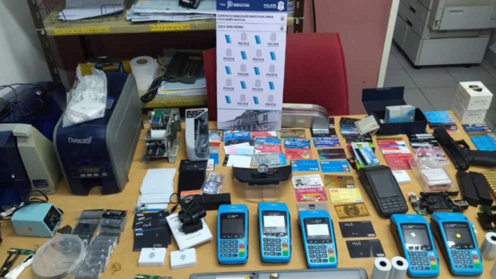 Estos son los diversos objetos que fueron incautados en los allanamientos.