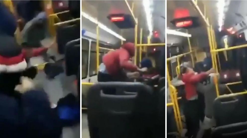 Así golpearon y bajaron del colectivo al delincuente (Captura de video).