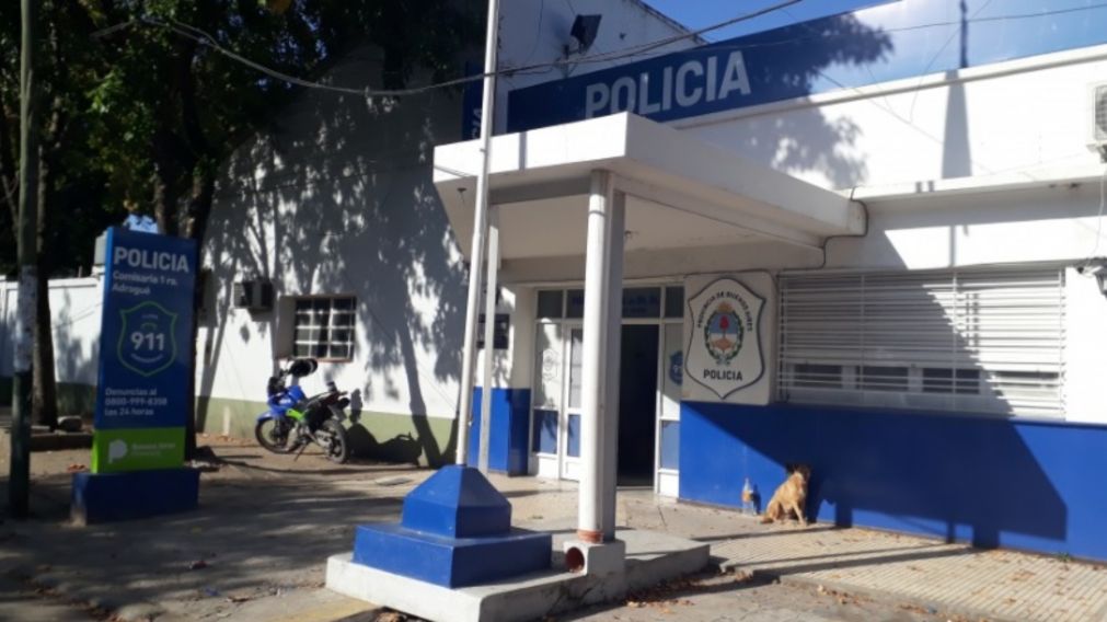 Pesquisas policiales de la comisar�a de Adrogu� se ocupan de investigar el aberrante suceso.