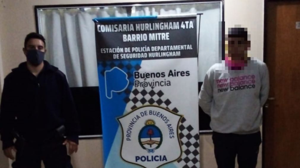 Este es el individuo, de 18 años, que fue capturado luego de asaltar a un remisero.