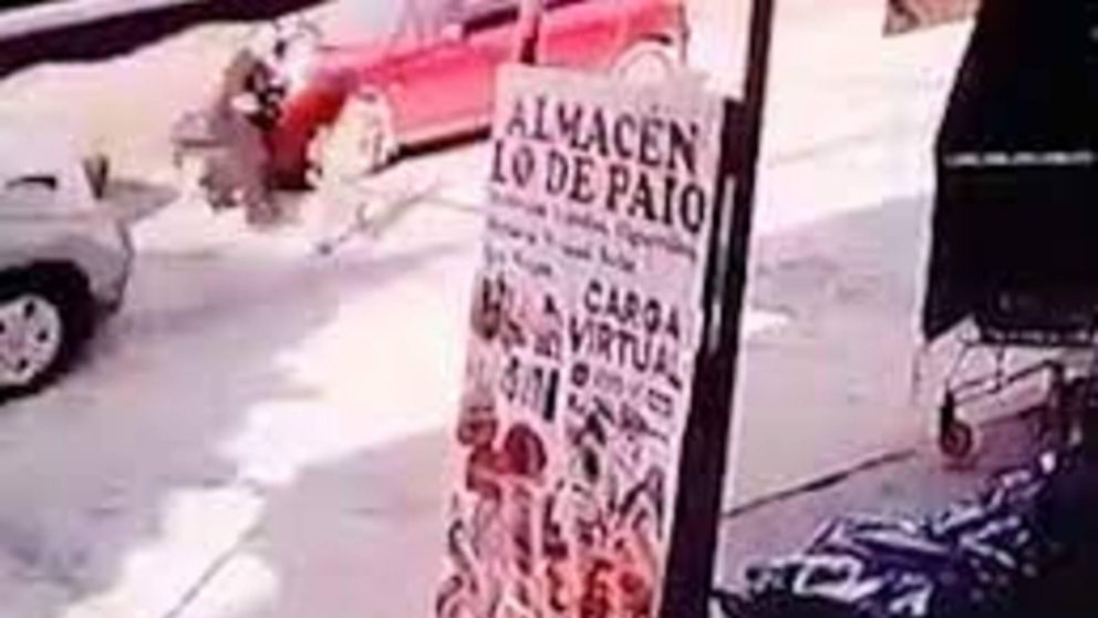 Instante en el que se produjo el trágico accidente en Dock Sud (Captura de video).