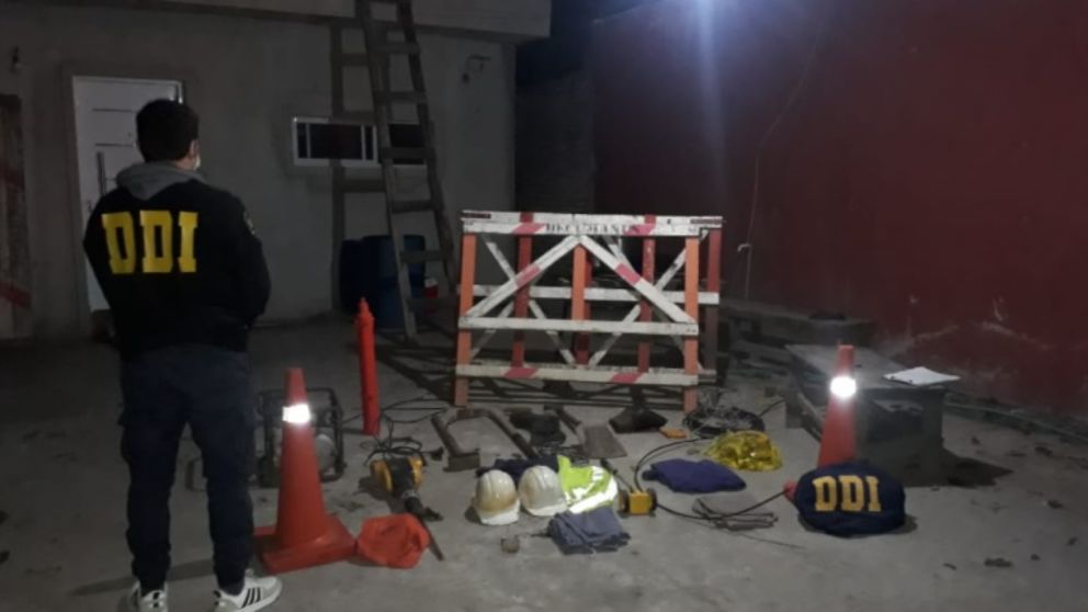 Parte de los objetos que fueron incautados por los pesquisas policiales.