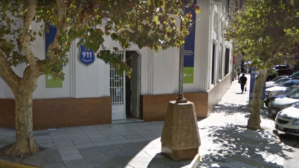 Los efectivos policiales de esta comisaría buscan a los delincuentes.