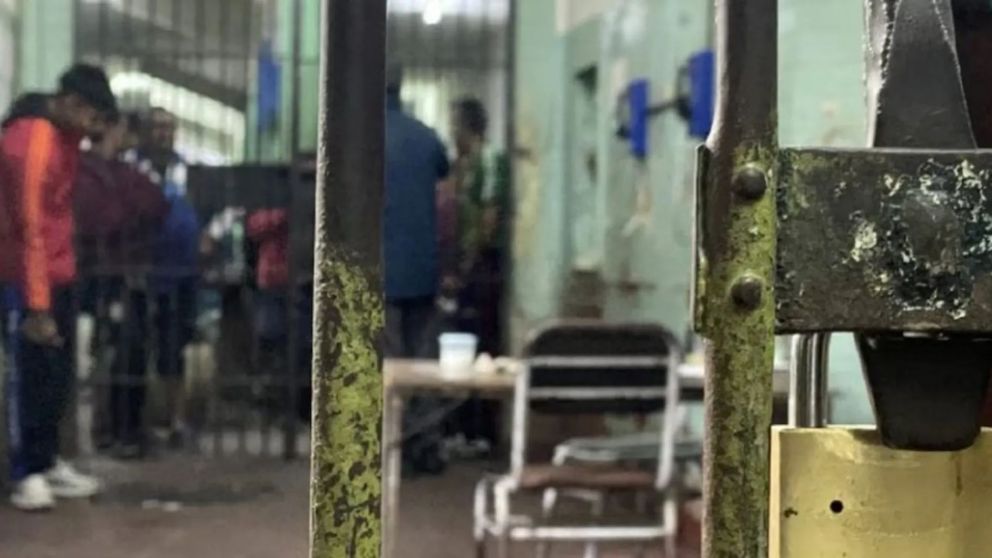 Un preso fue apuñalado en su celda.