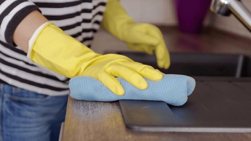 Golpe al bolsillo de las empleadas domésticas: ¿Cuáles son los dos extras que dejarán de pagarse en octubre?