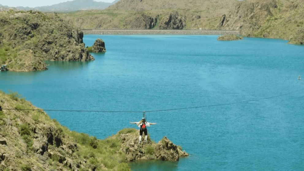Paisajes de montaña y ríos que invitan a desconectarse y disfrutar de la aventura en plena naturaleza.