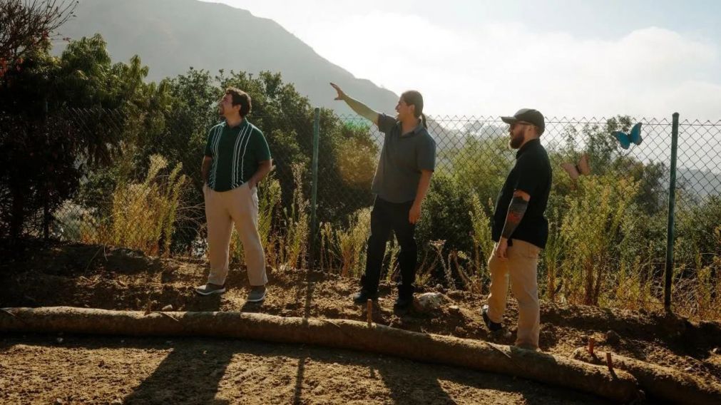 Edwin Castro planifica la reconstrucción de Altadena, arrasada por los incendios de California (The Wall Street Journal).