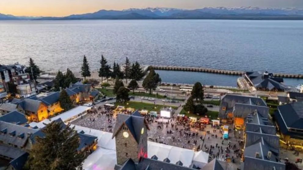 Un estudiante se disfrazó de mujer abusada en el viaje de egresados en Bariloche y generó un escándalo (Imagen ilustrativa).