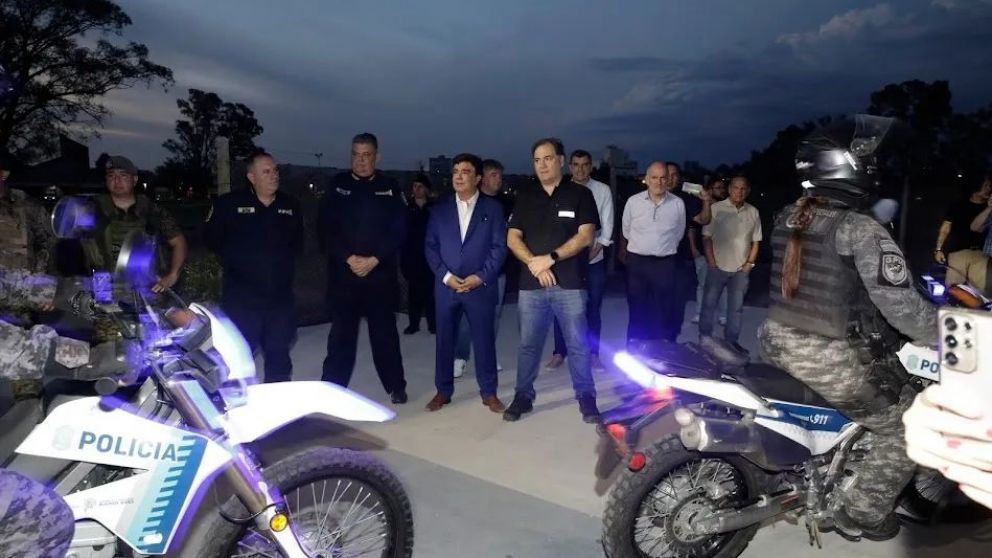 Fernando Espinoza y Javier Alonso pusieron en marcha una nueva base de fuerzas especiales de prevención.