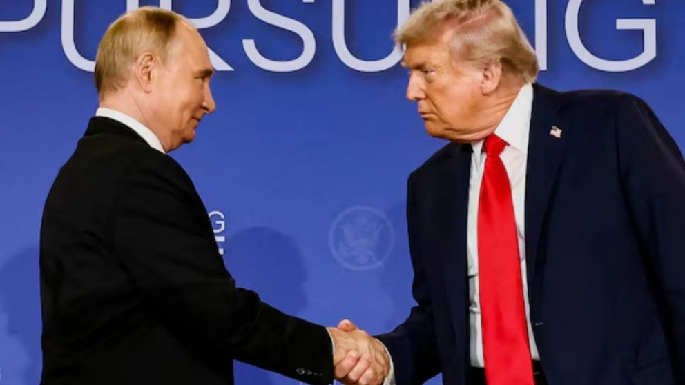 Vladimir Putin y Donald Trump, cara a cara en Budapest.
