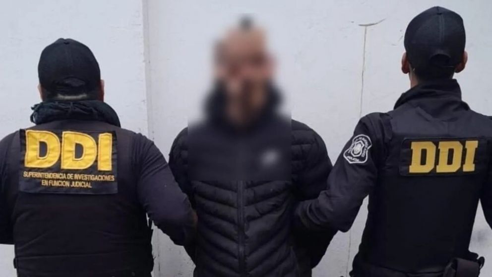 Este es uno de los sospechosos que resultó aprehendido en los diversos allanamientos.
