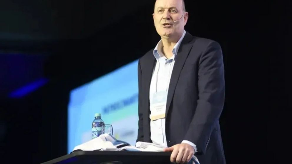 "Nosotros lo armamos con Julio Cordero y le pasamos a ustedes la responsabilidad de resolver este tema. El año pasado, ¿se acuerdan?", afirmó Sturzenegger ante los empresarios que participan del coloquio de IDEA.