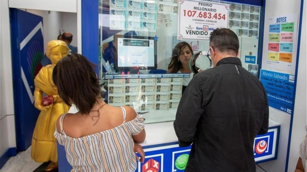 Después de enterarse de una victoria en la Quiniela que le valió millones de pesos, quiso contarle sobre el premio a su pareja y la asustó (Imagen ilustrativa).