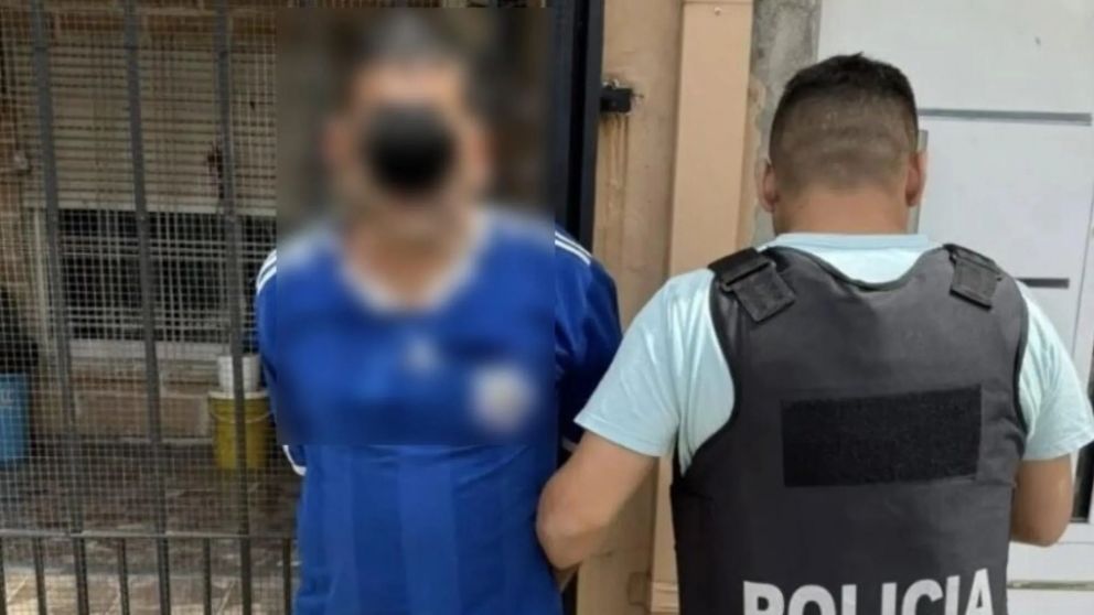 Este es el sujeto que resultó aprehendido en el procedimiento.