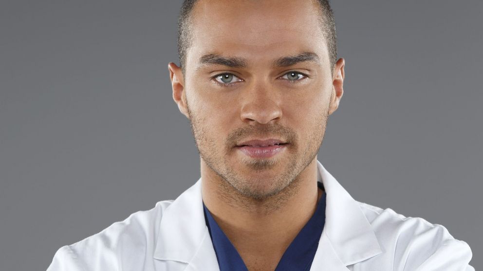 Jesse Williams interpretando al Dr. Jackson Avery.